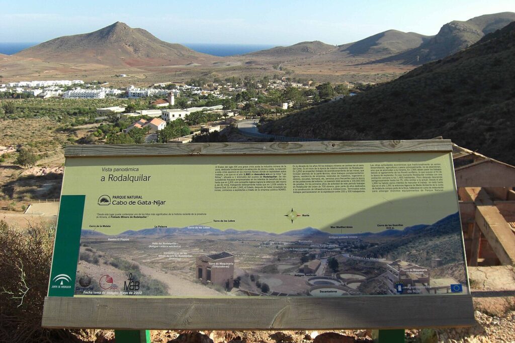 Rodalquilar_-_Titular__Panorámica__en_las_minas_-_panoramio
