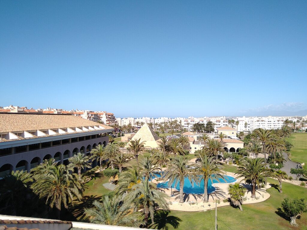 Vistas de Almerimar. Hotel de Golf.